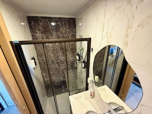Standard Double or Twin Room, Sea View | Bathroom | Shower, free toiletries, hair dryer, towels - GLYTSEA (bodrum)