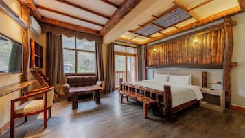 Desk, free WiFi, bed sheets