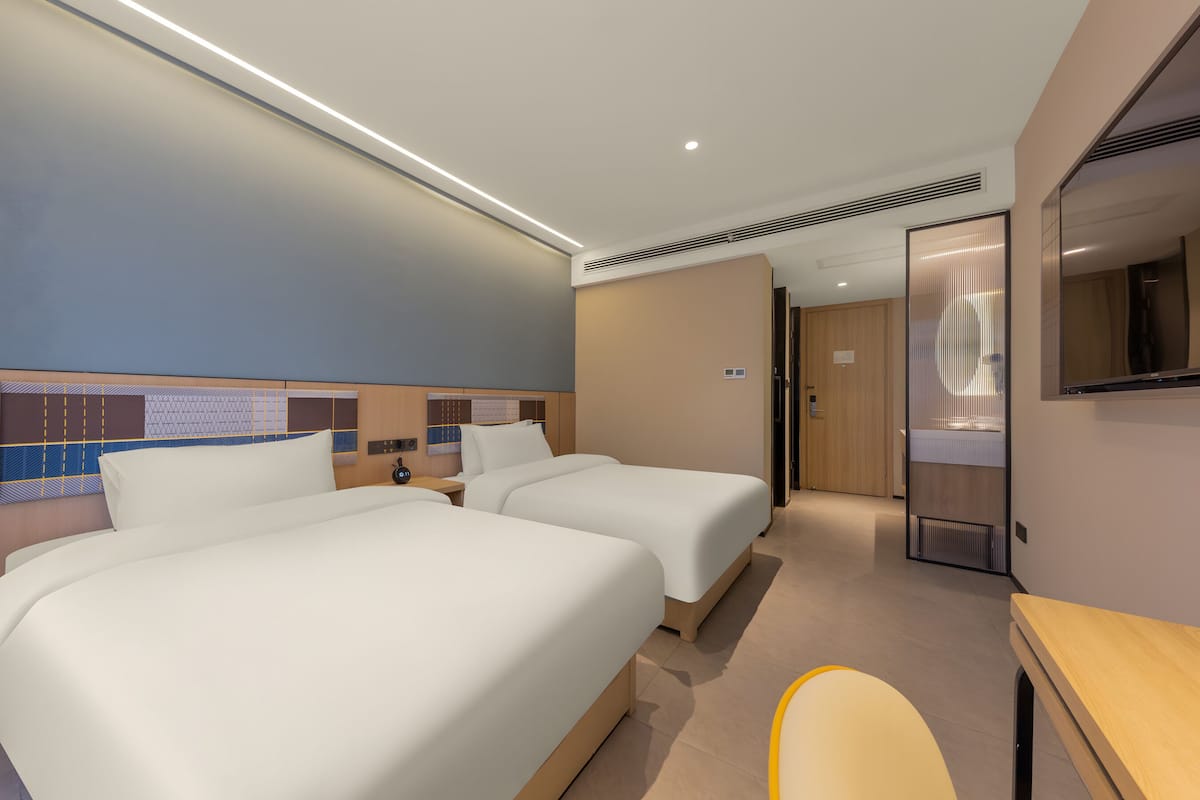Superior Twin Room, Multiple Beds, Non Smoking, Hill View | Desk, free WiFi, bed sheets