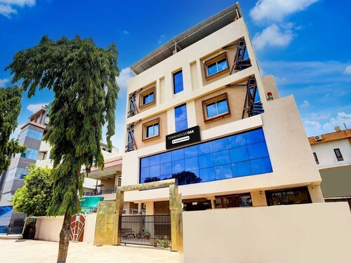 Townhouse Oak Hoshangabad Capital Mall