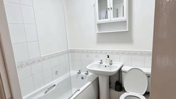 Apartment, 2 Schlafzimmer, barrierefrei | Badezimmer