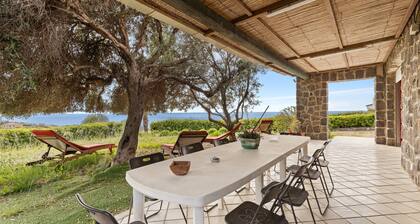 Villa « Bea Casa Vacanze avec Vue sur la Mer », Terrasse et Jardin Privés