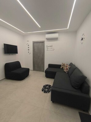Living area - Vrbo Property (Caltagirone)