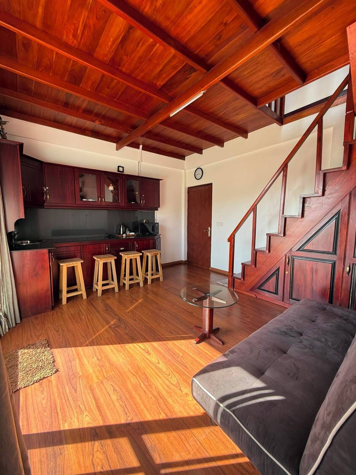 Deluxe Villa, Balcony, Mountain View | Living area | 32-inch LCD TV with cable channels
