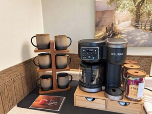 A coffee station with a Keurig coffee maker, a mug holder, and a jar of STAS decaffeinated coffee. - 3BR Chadron home near CSC + fire pit (Chadron)