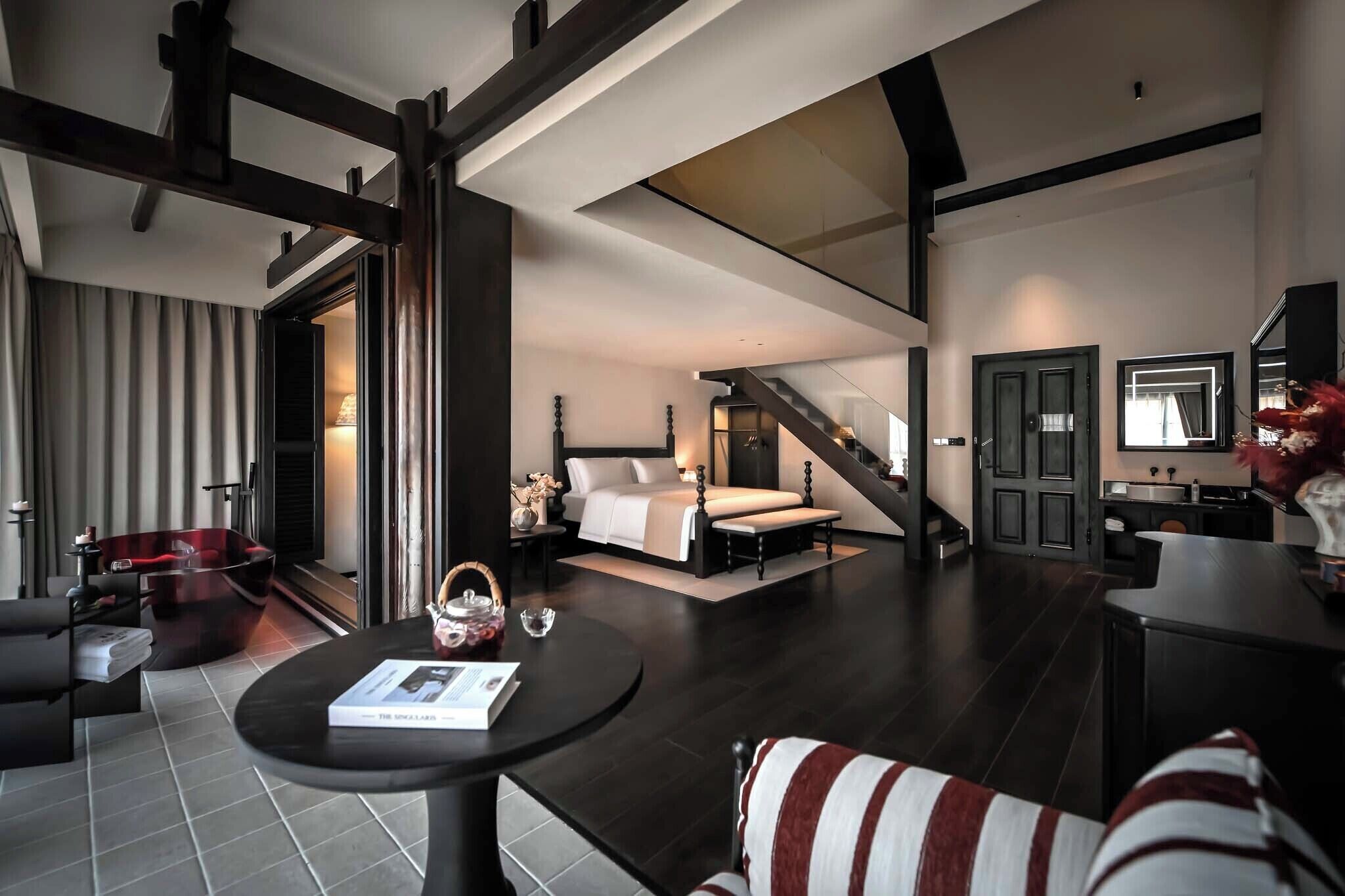 Senior Duplex, City View | Premium bedding, down duvets, minibar, individually furnished