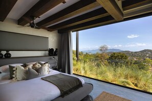 In-room safe, laptop workspace, blackout curtains, soundproofing - Villa Reya - Ocean View Tropical Escape (Chang Wat Surat Thani)