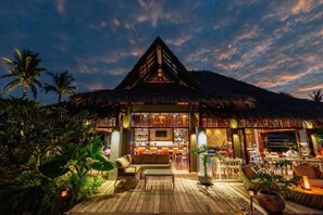 Outdoor dining - Isla Cabana Resort (General Luna)