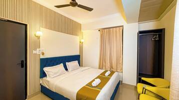 Deluxe Double Room | Laptop workspace, free WiFi