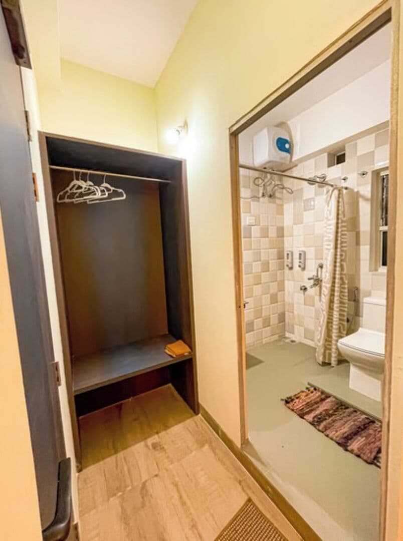Deluxe Room | Bathroom | Shower, free toiletries, hair dryer, towels