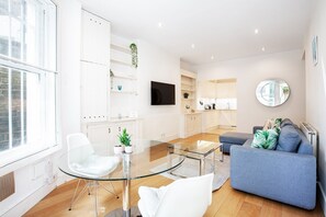 TV - Stylish Brook Green Garden Flat (London)