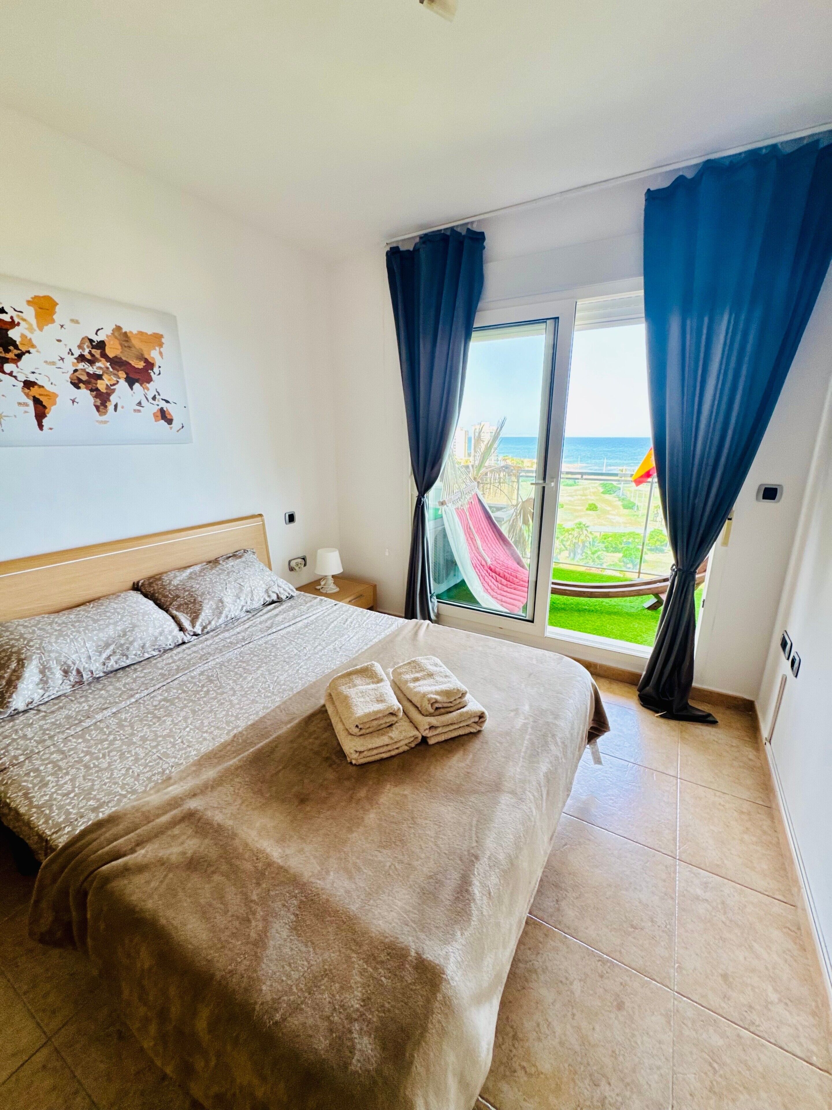 1 slaapkamer, een strijkplank/strijkijzer, wifi, beddengoed