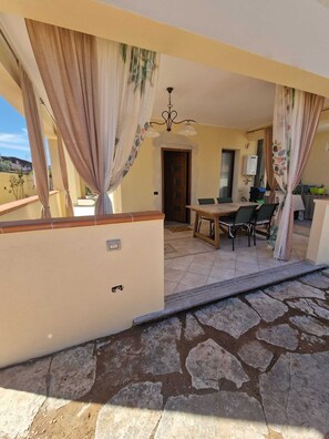 Outdoor dining - Vrbo Property (Pula)
