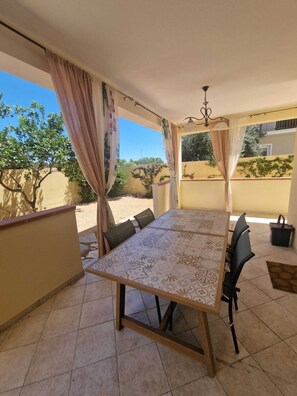 Outdoor dining - Vrbo Property (Pula)
