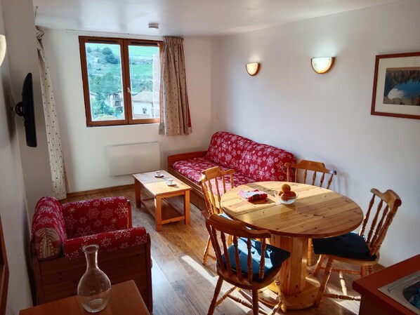 Apartment | Living area - Apartment With Balcony for 6 People (Val-Cenis)