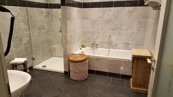 Junior-Suite, Stadtblick | Badezimmer