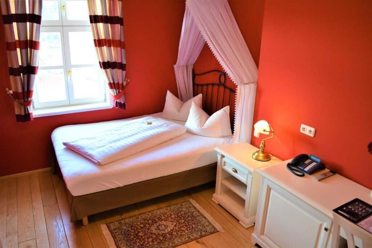 Single Room, City View