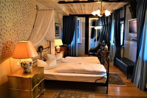ห้องดับเบิล, วิวเมือง | ตู้นิรภัยในห้องพัก, เตารีด/โต๊ะรีดผ้า