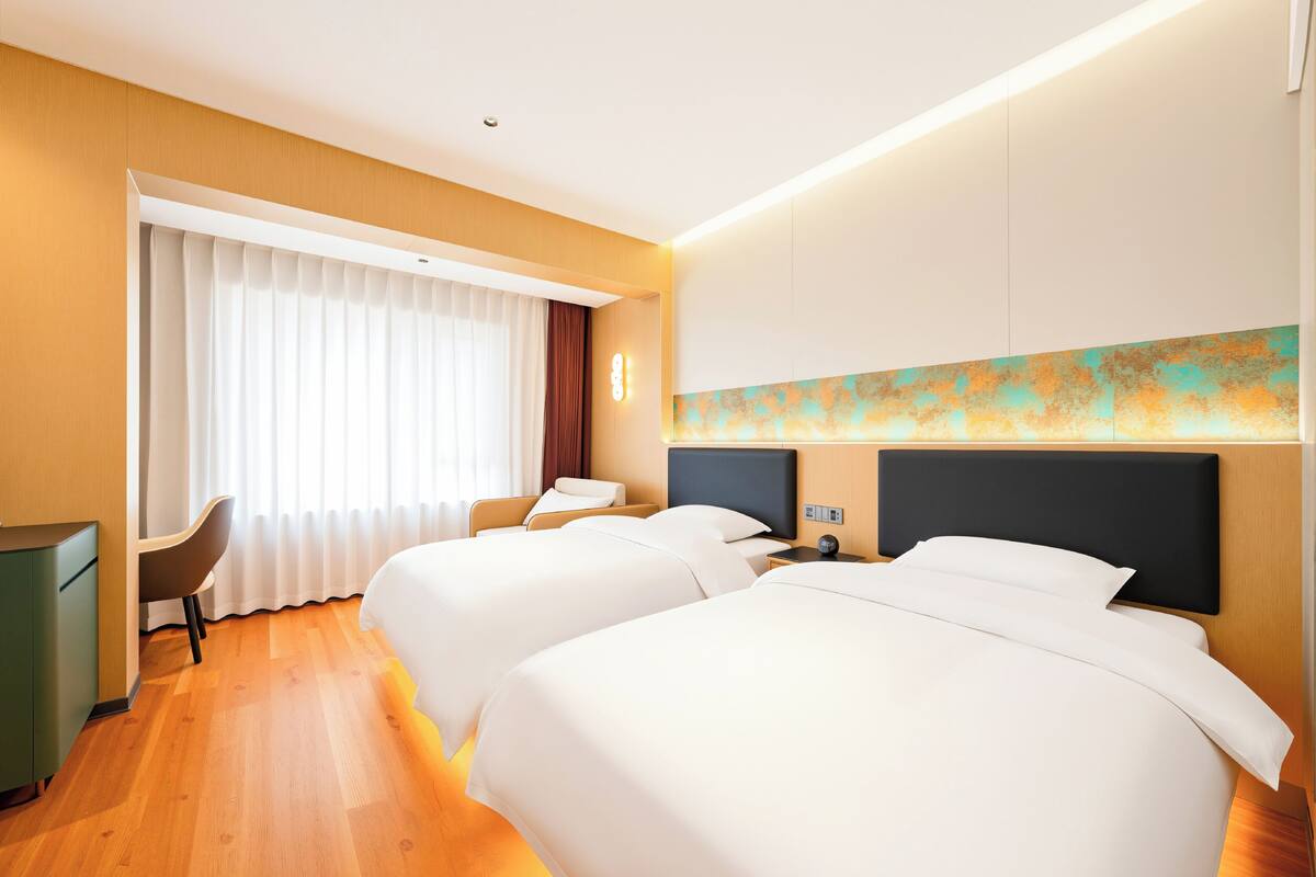 Habitación clásica con 2 camas individuales, vista a la montaña | Espacio para trabajar con laptop y wifi gratis
