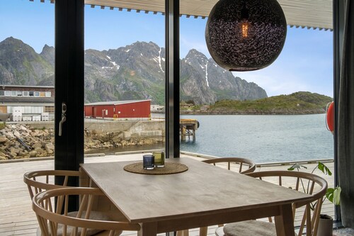 Modern sea front apartment with up to 8 beds
