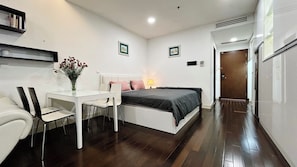 Comfort Double Room, Air conditioning, City View | Desk, free WiFi - Simi Homes (Tay Ho)
