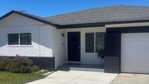 A single-story house with a garage, a front door, and a small porch area. - Spacious 4-bedroom building with AC in amazing Pittsburg (Pittsburg)