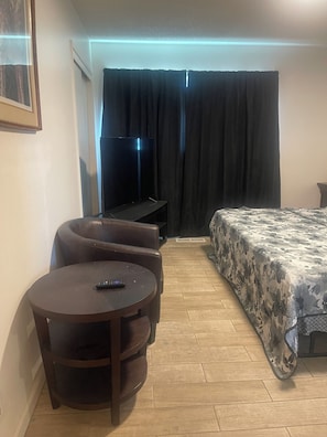 Room - Spacious 4-bedroom building with AC in amazing Pittsburg (Pittsburg)