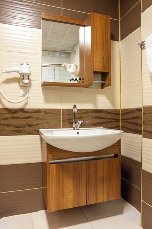 Family Apartment, Mountain View | Bathroom | Shower, hair dryer, slippers, towels - TURKUAZ APART HOTEL (ÇAYKARA)