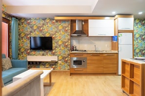 Family Apartment, Mountain View | Living area - TURKUAZ APART HOTEL (ÇAYKARA)