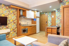 Family Apartment, Mountain View | Private kitchen | Full-size fridge, microwave, stovetop, cookware/dishes/utensils - TURKUAZ APART HOTEL (ÇAYKARA)