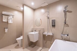 Royal-Zimmer | Badezimmer | Haartrockner, Handtücher, Seife, Shampoo