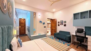 4 bedrooms, iron/ironing board, WiFi, bed sheets