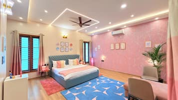4 bedrooms, iron/ironing board, WiFi, bed sheets