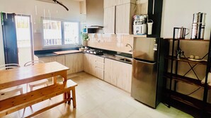 Private kitchen - Central, Spacious Jawalakhel Hideaway on Quiet Residential Alley. (Lalitpur)