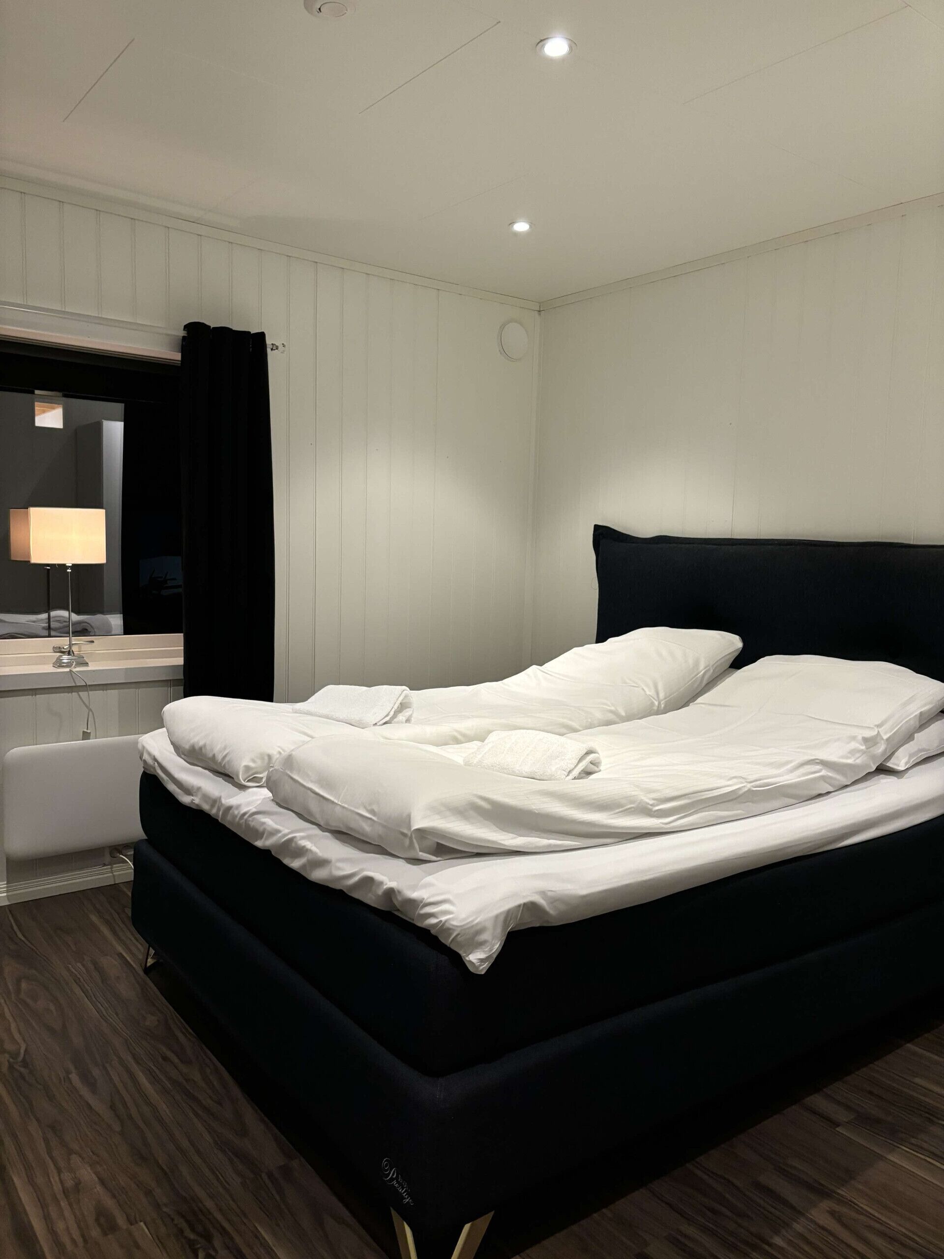 Iron/ironing board, WiFi (free), bed sheets