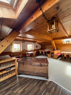 Interior - Apartment 'Residence Zirmer Feuer' with Shared Pool, Shared Garden and Wi-Fi (Tiosels)