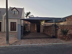 Exterior - Saxon Guest Cottage Suite (Cape Town)