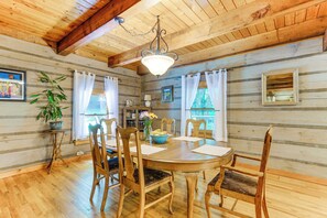 Dining - 7 Acres w/ Trails! Waynesville Adventure Hub (Waynesville)
