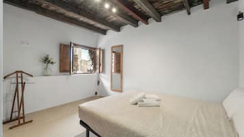 Iron/ironing board, internet, bed sheets