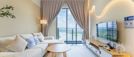Appartement Classique, vue ville | Coin séjour | TV connectée