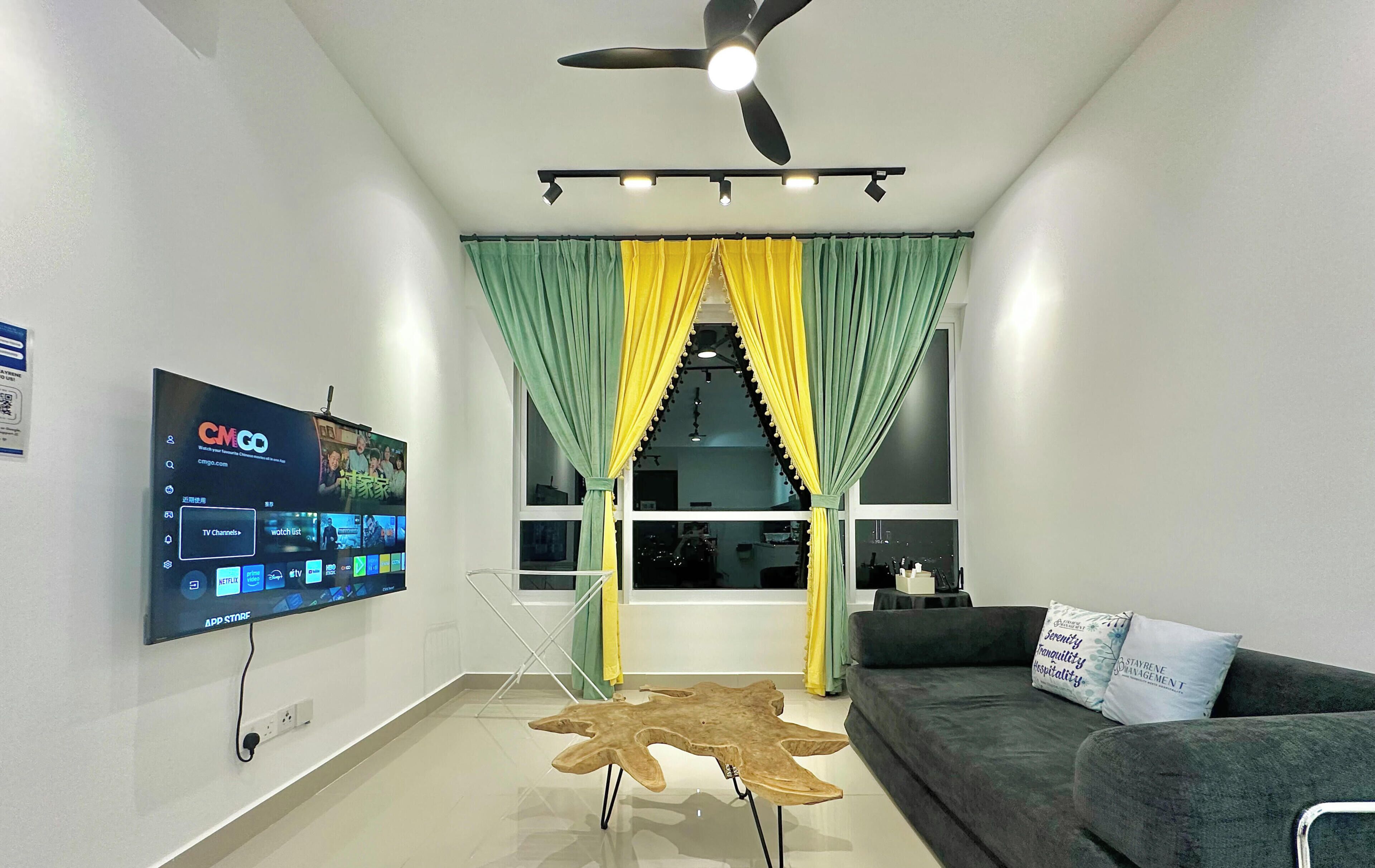 Comfort-Apartment, Stadtblick | Wohnbereich | Smart-TV