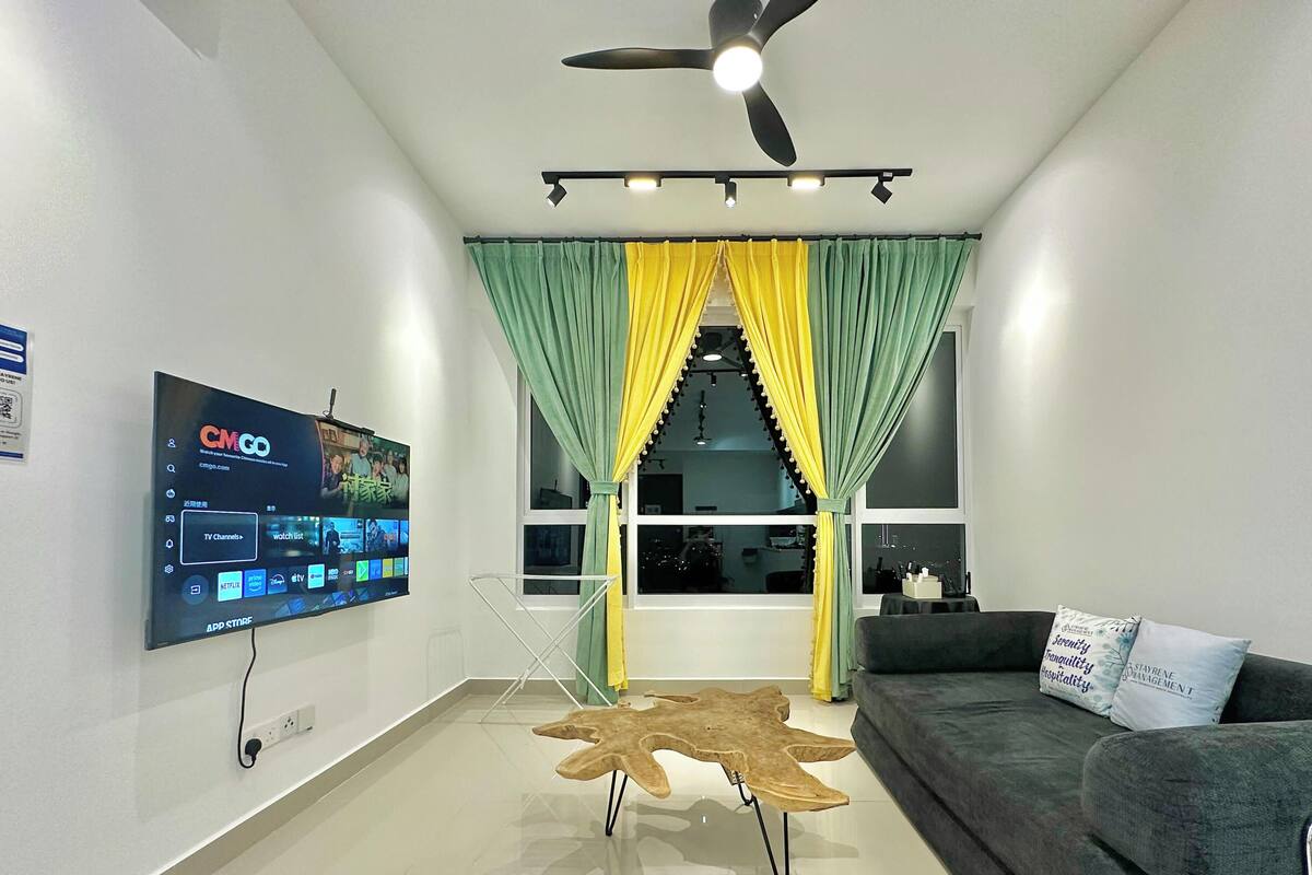 Apartamento Confort, vistas a la ciudad | Zona de estar | Una Smart TV