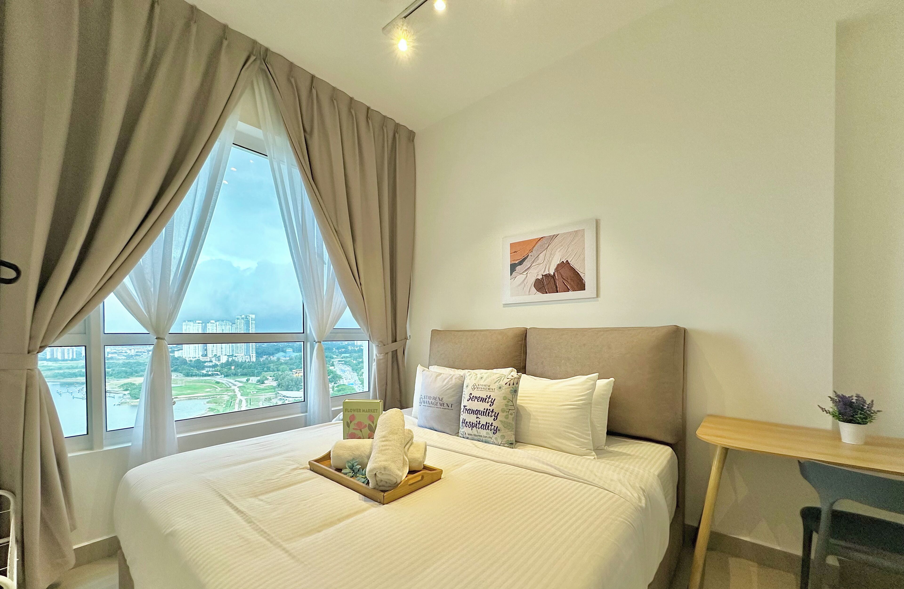 Deluxe-Apartment, Balkon, Stadtblick | Kostenloses WLAN