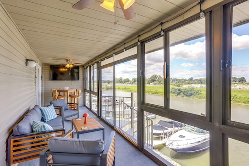 Lake View, Dock & Pool: Green Cove Resort Condo