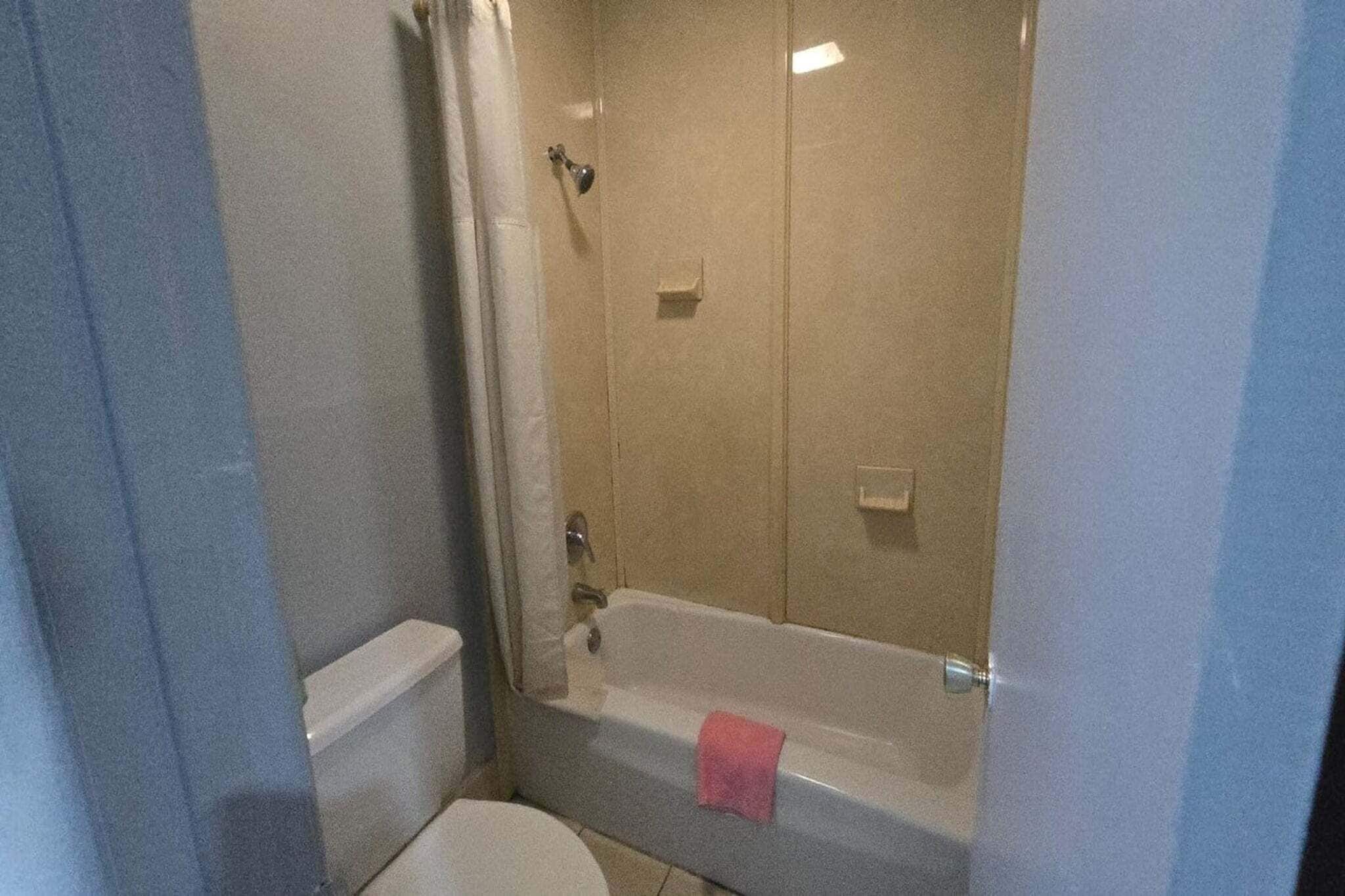 Shower, towels