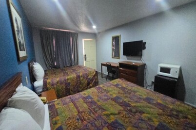2 Queen Bed | Smoking