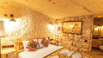 8 bedrooms, desk, free WiFi, bed sheets