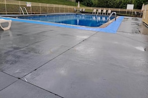 Pool - 2 Queen Bed | Non smoking (Harriman TN)