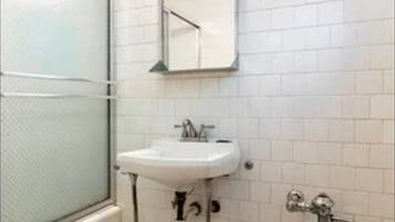 Douche, serviettes fournies