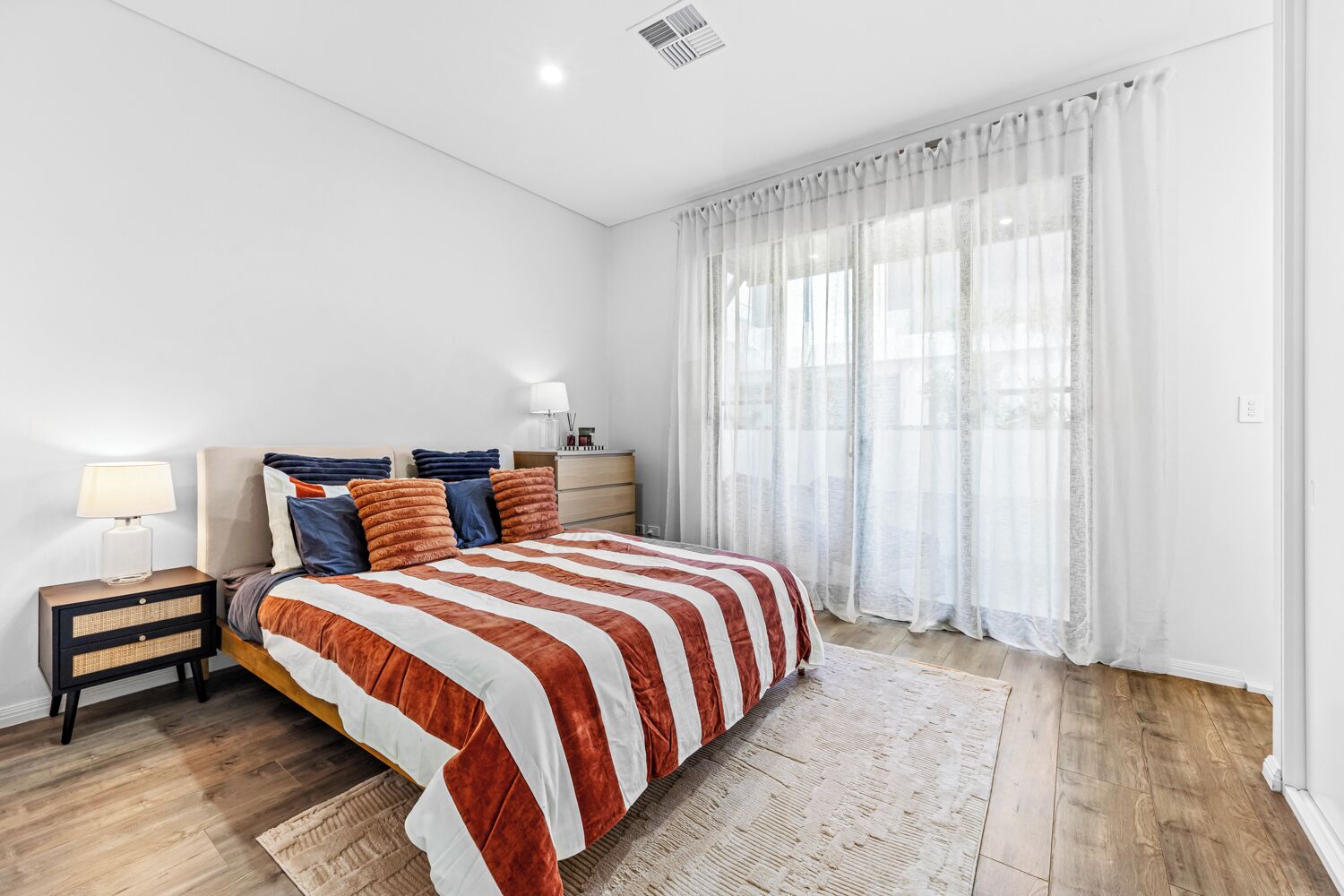 Apartamento Deluxe, 1 cama de matrimonio, lanai | Tabla de planchar con plancha y wifi gratis